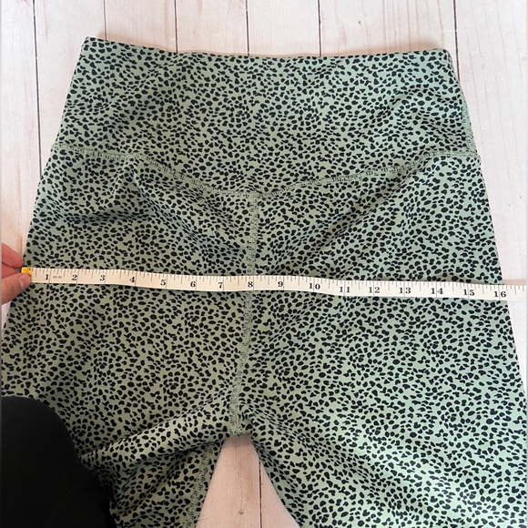 Leopard Mint Dot Workout Biker Shorts Women Medium Hidden Pockets - Picture 9 of 10